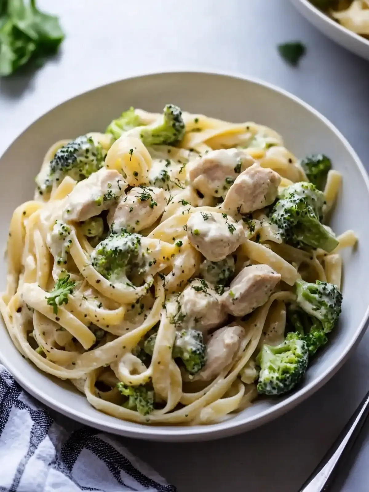 Minute Creamy Chicken & Broccoli Pasta for Busy Weeknights