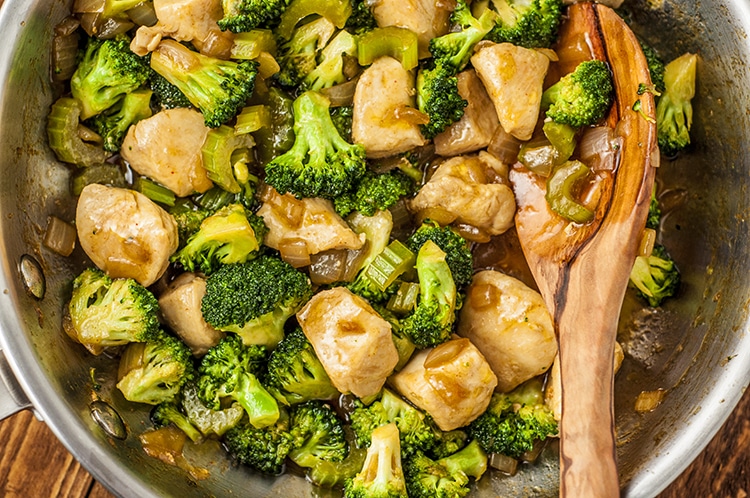 One-Skillet Chicken & Broccoli Pasta: Quick, Easy, & Irresistible